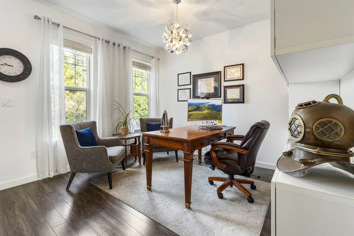 Family Room Photo of 10 2850 Mccallum Road, Abbotsford, BC