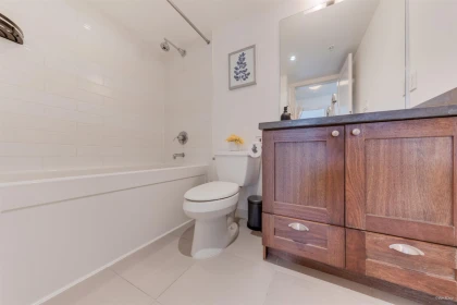 Walk-In Closet Photo of 228 9373 Hemlock Drive, Richmond, BC