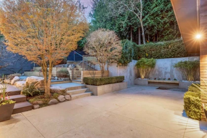 Entry Foyer Photo of 3305 Westmount Road, West Vancouver, BC