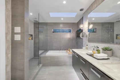 Guest Bathroom Photo of 3305 Westmount Road, West Vancouver, BC