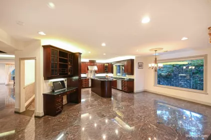 Walk-In Closet Photo of 3063 Plateau Boulevard, Coquitlam, BC