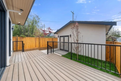 2 1582 E 2nd Avenue, Vancouver, BC, Vancouver — Half Duplex for sale