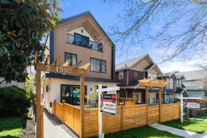 2 1582 E 2nd Avenue, Vancouver, BC, Vancouver — Half Duplex for sale