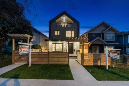 2 1582 E 2nd Avenue, Vancouver, BC, Vancouver — Half Duplex for sale