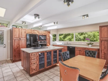 Breakfast Nook Photo of 680 St. Andrews Road, West Vancouver, BC