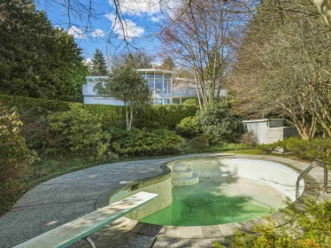 Front Yard Photo of 680 St. Andrews Road, West Vancouver, BC