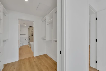 Hallway Photo of 505 33160 Plaxton Crescent, Abbotsford, BC