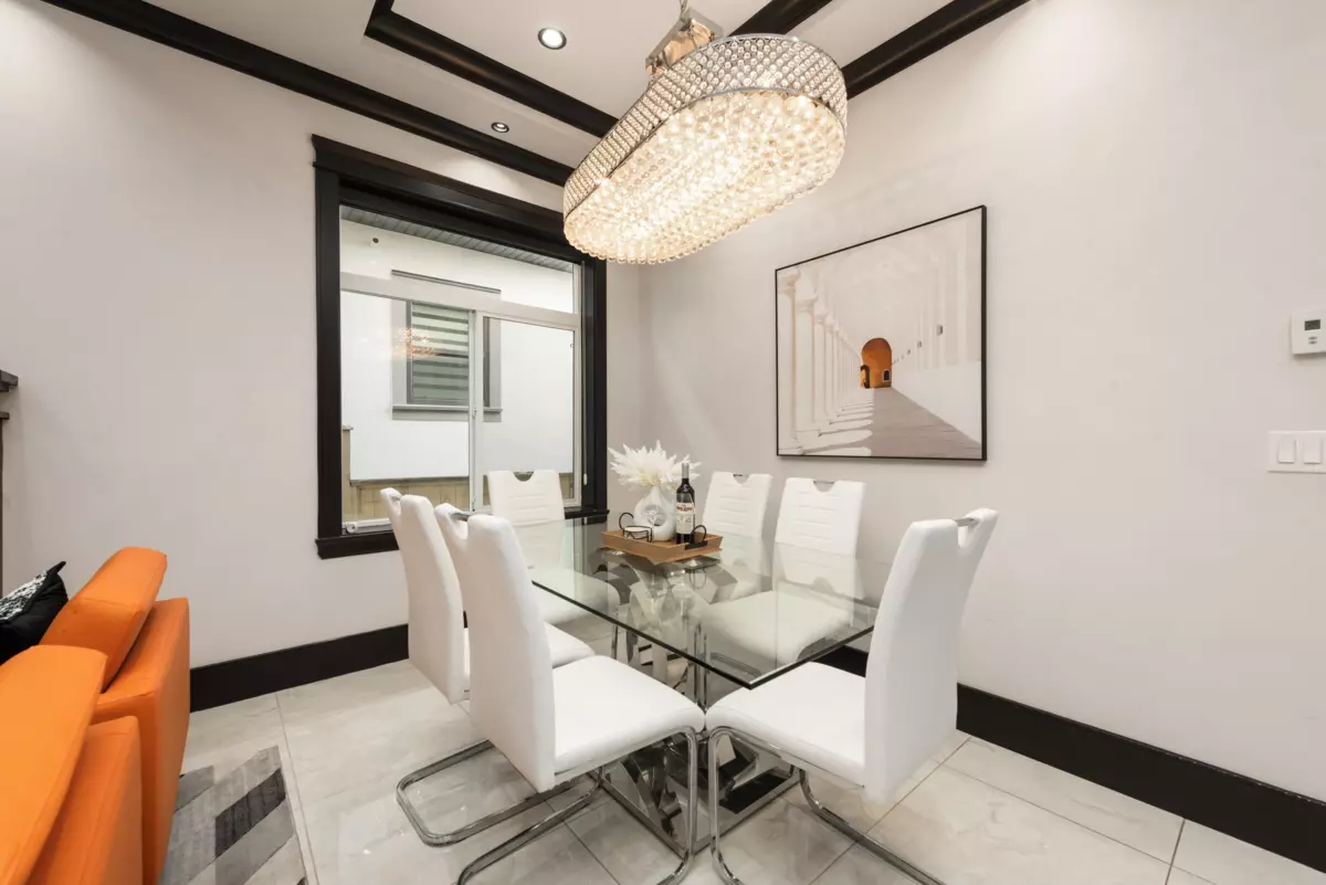 Family Room Photo of 460 E 60th Avenue, Vancouver, BC