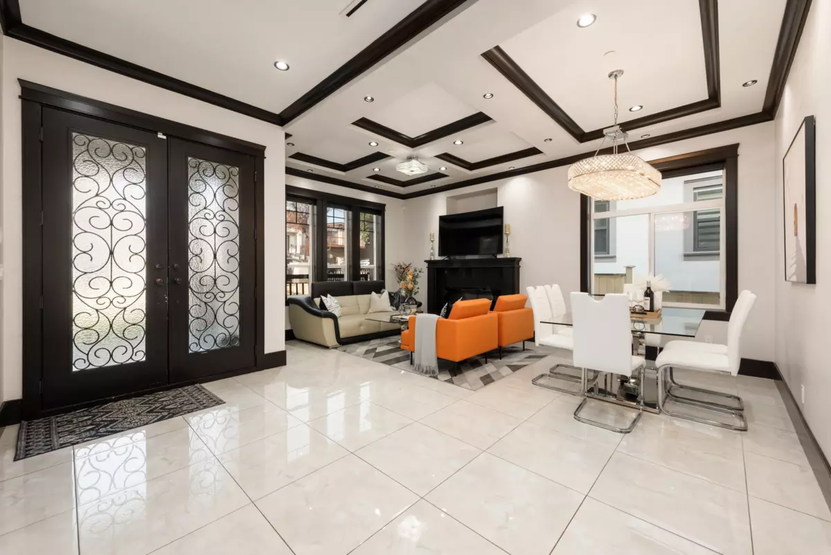 Living Room Photo of 460 E 60th Avenue, Vancouver, BC