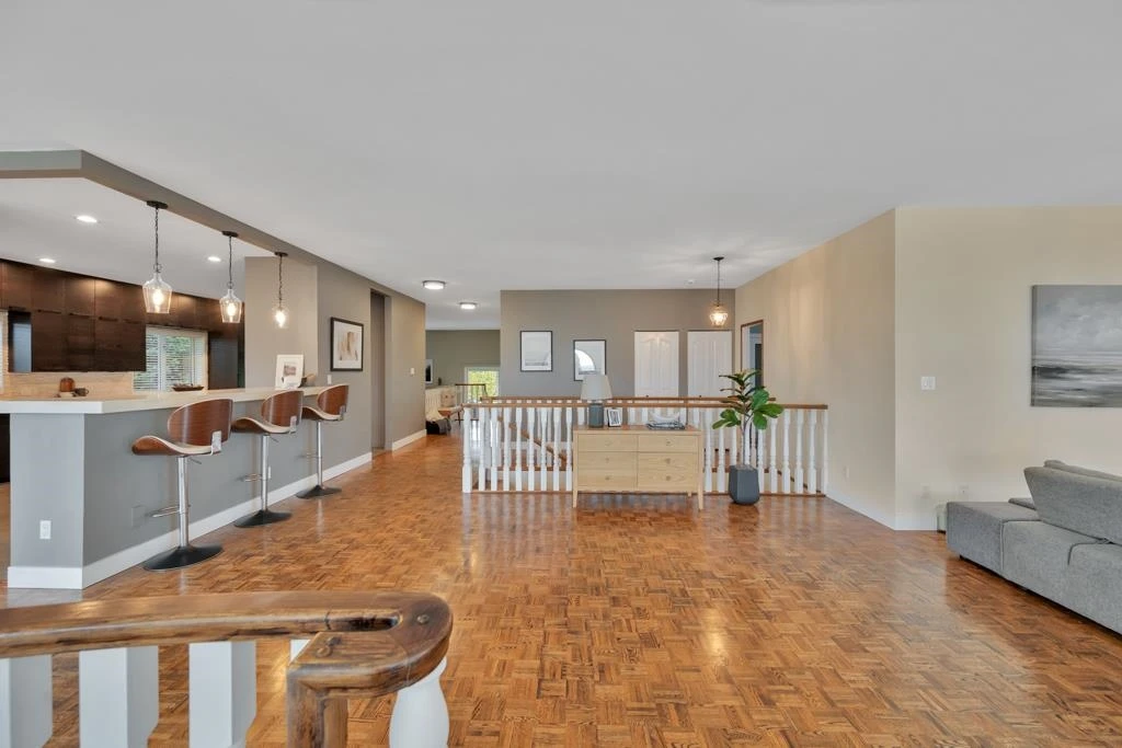 Dining Area Photo of 15423 Buena Vista Avenue, White Rock, BC