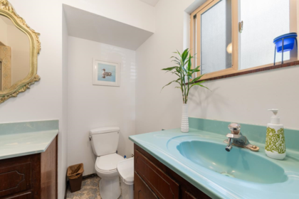 Hallway Photo of 2472 E 12th Avenue, Vancouver, BC