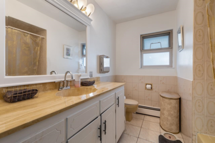 Kitchen Island Photo of 2472 E 12th Avenue, Vancouver, BC