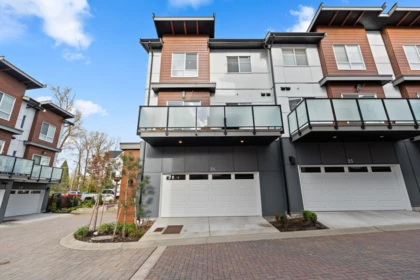 Front Yard Photo of 24 20155 84 Avenue, Langley, BC