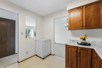 Primary Bathroom Photo of 207 32070 Peardonville Road, Abbotsford, BC