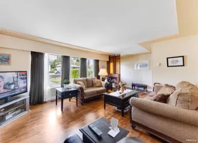 Kitchen Island Photo of 10962 145a Street, Surrey, BC