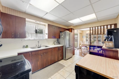 Walk-In Closet Photo of 10962 145a Street, Surrey, BC