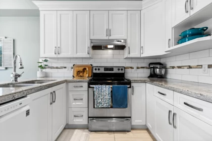 Kitchen Island Photo of 13 33860 Marshall Road, Abbotsford, BC