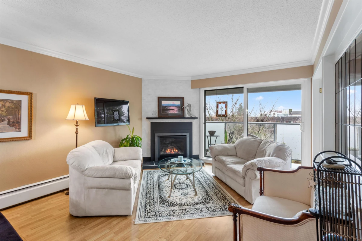 Living Room Photo of 201 308 W 2nd Street, North Vancouver, BC