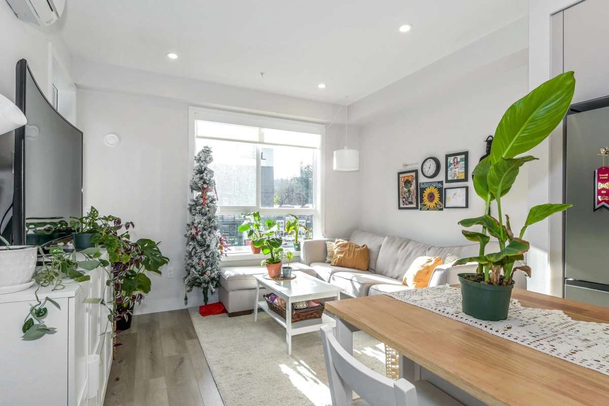 Living Room Photo of 402 45497 Campus Drive, Chilliwack, BC
