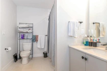 Primary Bathroom Photo of 402 45497 Campus Drive, Chilliwack, BC