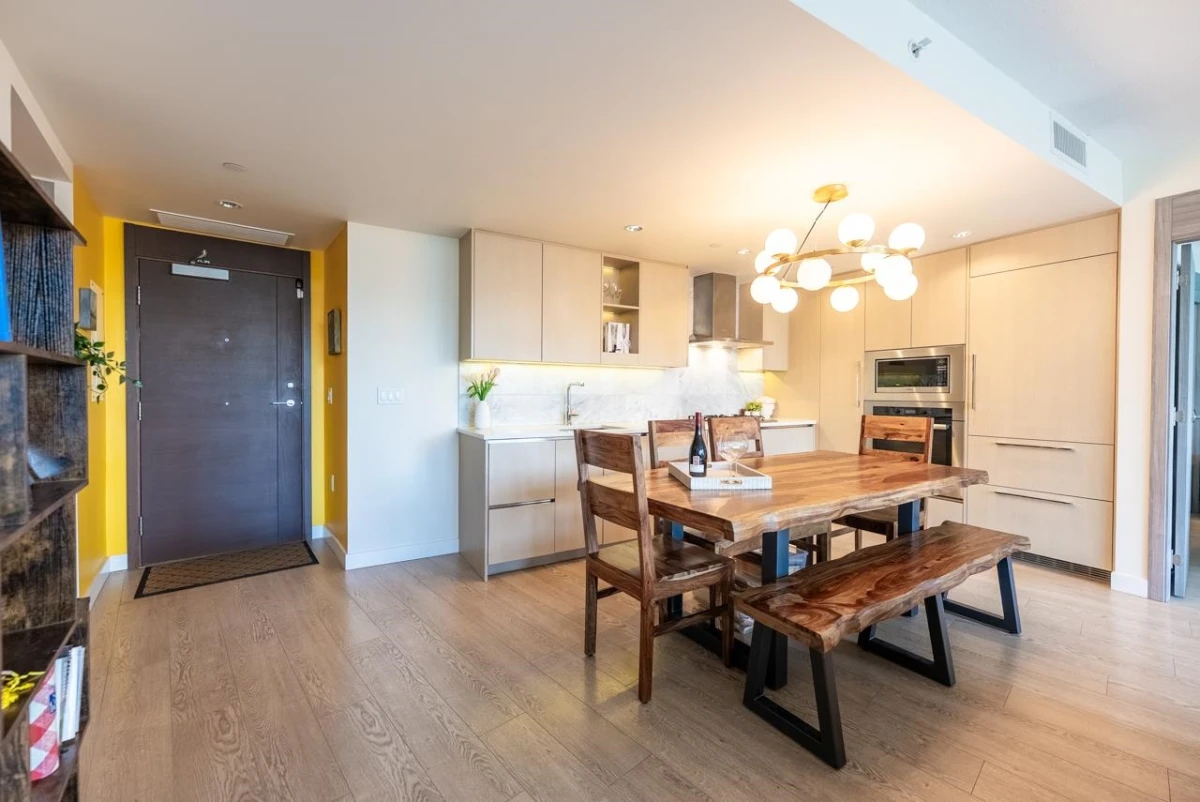 Dining Area Photo of 1001 89 Nelson Street, Vancouver, BC