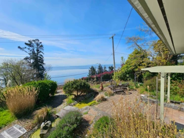 Kitchen Photo of 14391 Marine Drive, White Rock, BC