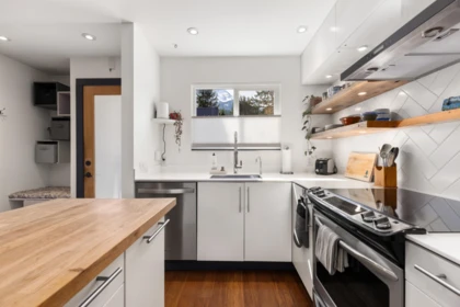 Kitchen Photo of 3 1470 Laurel Street, Pemberton, BC