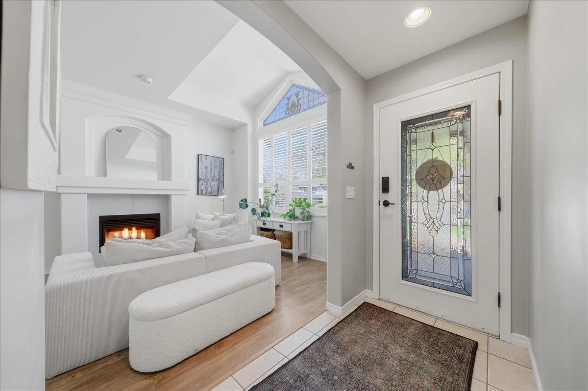Living Room Photo of 20746 97b Avenue, Langley, BC