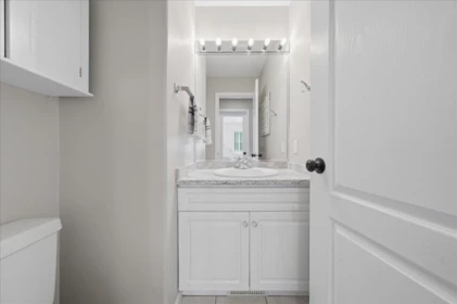 Guest Bathroom Photo of 20746 97b Avenue, Langley, BC