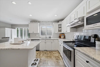 Kitchen Island Photo of 20746 97b Avenue, Langley, BC