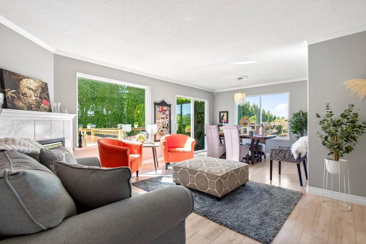 Family Room Photo of 1 34332 Maclure Road, Abbotsford, BC