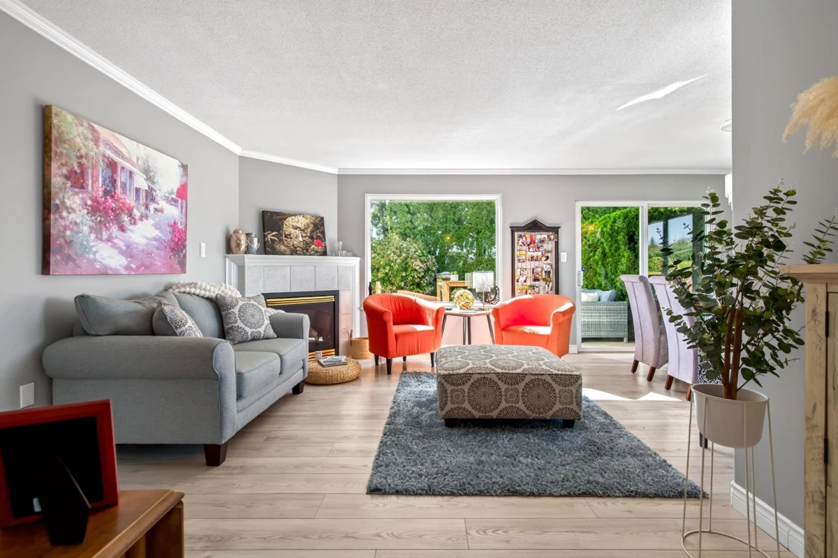 Living Room Photo of 1 34332 Maclure Road, Abbotsford, BC