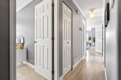 Guest Bathroom Photo of 1 34332 Maclure Road, Abbotsford, BC