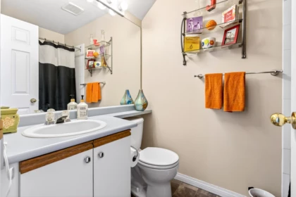 Laundry Room Photo of 1 34332 Maclure Road, Abbotsford, BC