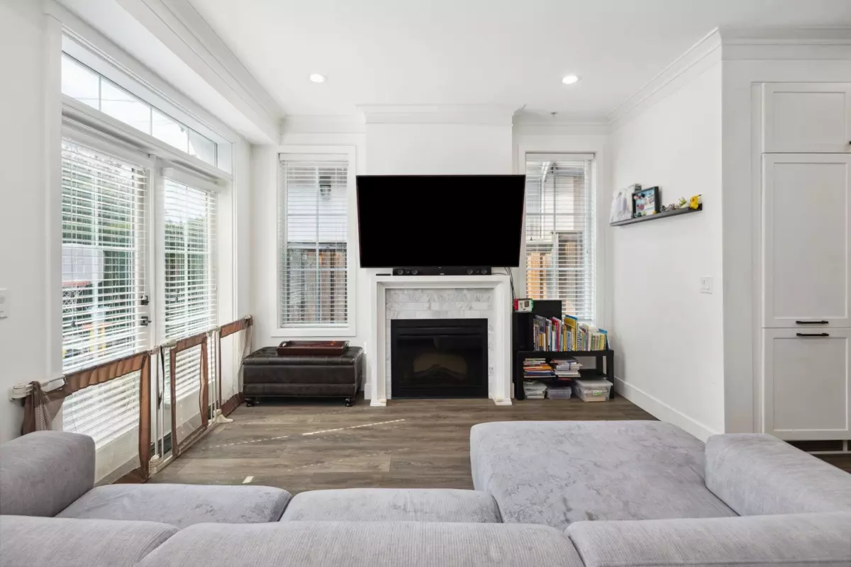 Dining Area Photo of 352 W 62nd Avenue, Vancouver, BC