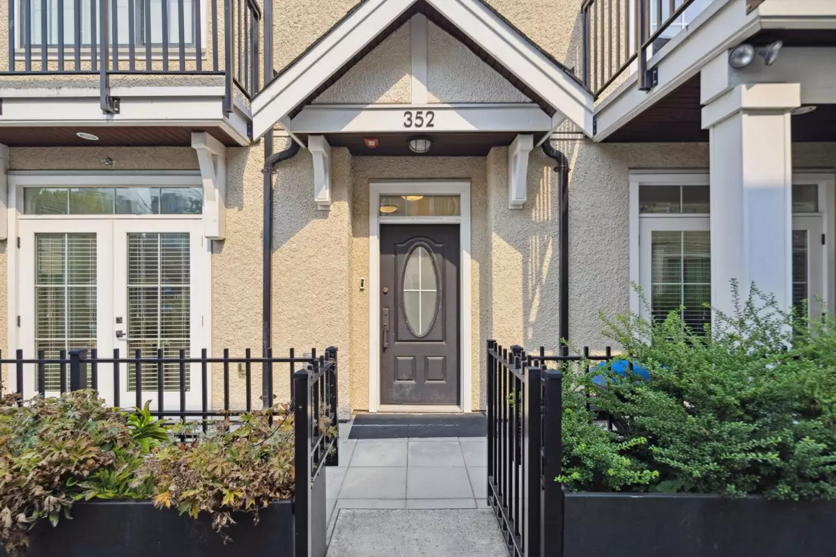 Living Room Photo of 352 W 62nd Avenue, Vancouver, BC