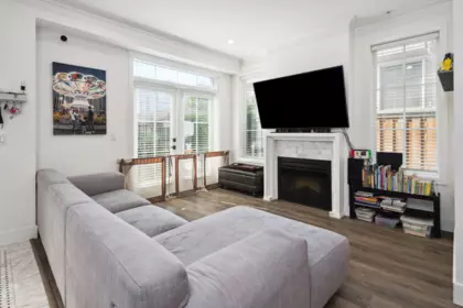 Breakfast Nook Photo of 352 W 62nd Avenue, Vancouver, BC
