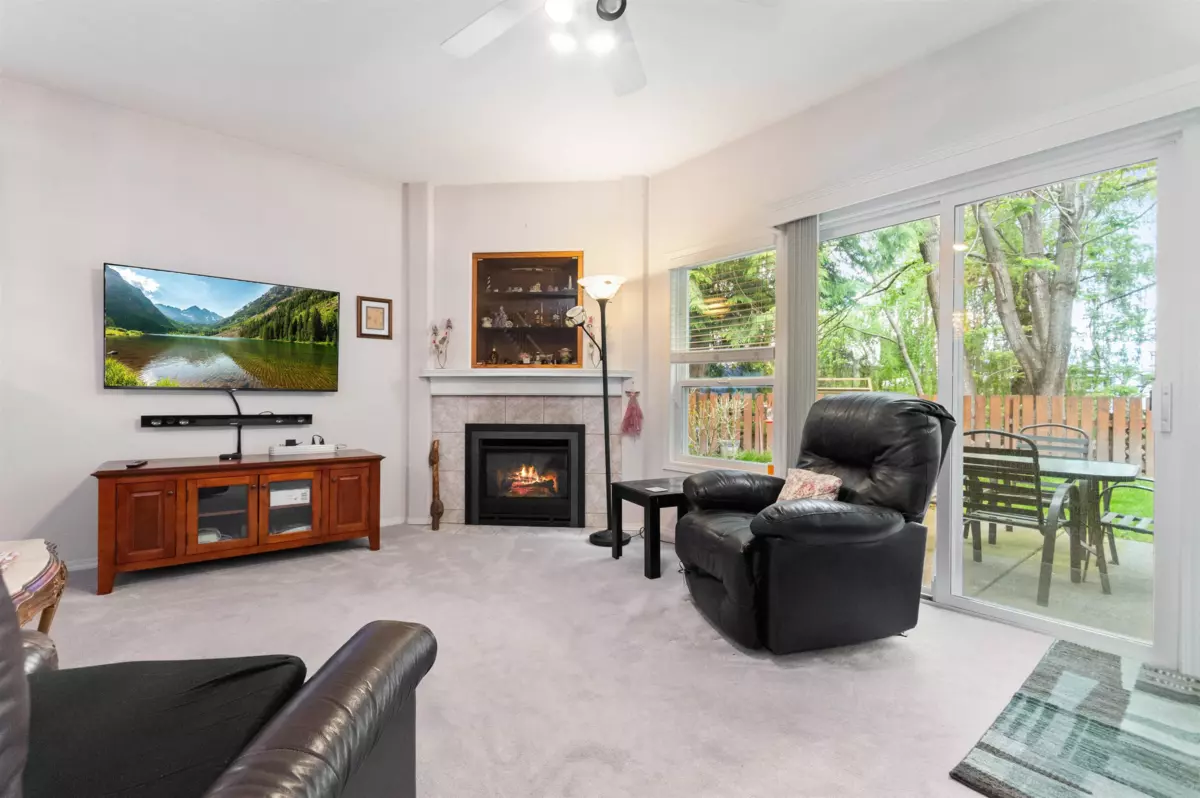 Living Room Photo of 8 46277 Cessna Drive, Chilliwack, BC