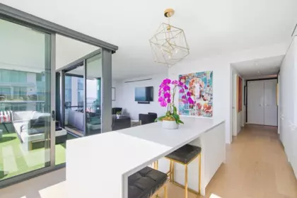 Kitchen Island Photo of 1403 1171 Jervis Street, Vancouver, BC