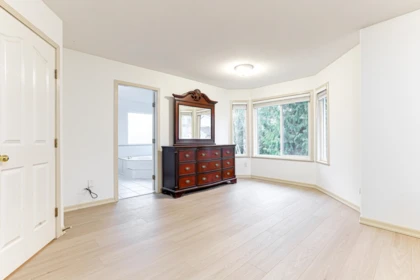 Entry Foyer Photo of 17079 57 Avenue, Surrey, BC