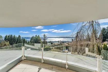 Staircase Photo of 1407 Bramwell Road, West Vancouver, BC