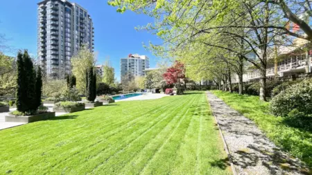 Garden / Landscaping Photo of 701 120 W 2nd Street, North Vancouver, BC