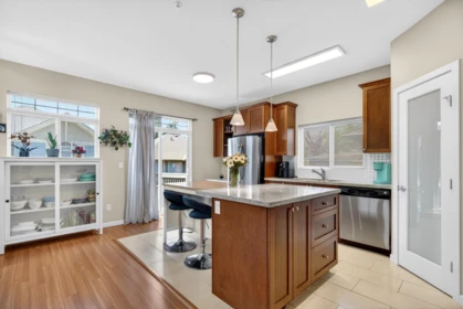 Kitchen Island Photo of 10131 241a Street, Maple Ridge, BC