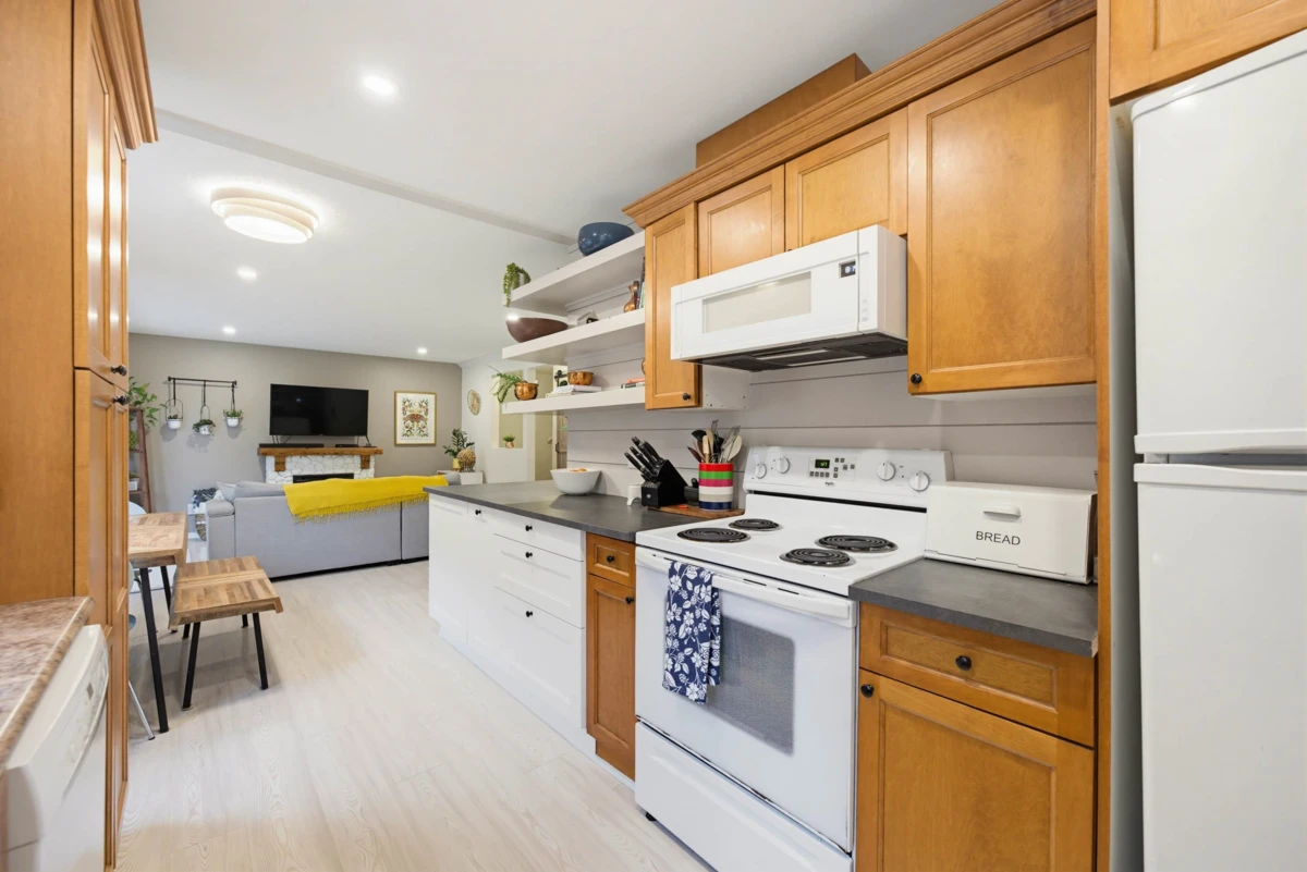Dining Area Photo of 2 33900 Mayfair Avenue, Abbotsford, BC