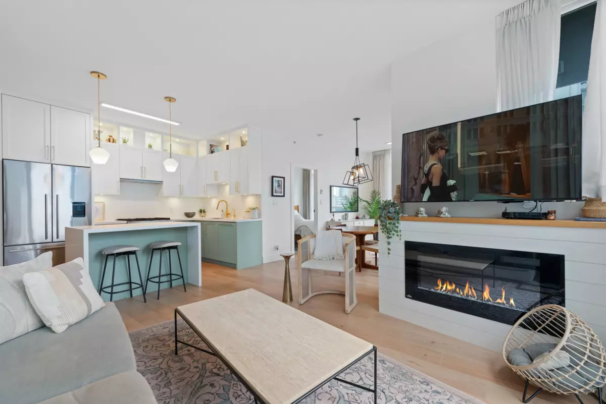 Living Room Photo of 1903 1189 Melville Street, Vancouver, BC