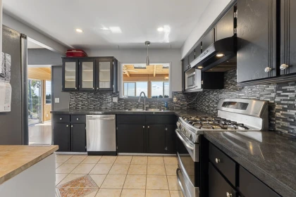 Breakfast Nook Photo of 1447 Columbia Avenue, Port Coquitlam, BC