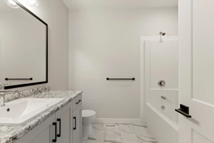 Guest Bathroom Photo of 2 52845 Lilac Lane, Rosedale, BC