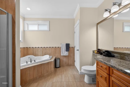 Primary Bathroom Photo of 7186 Elwood Drive, Chilliwack, BC
