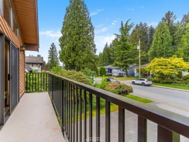 Front Yard Photo of 859 E 17th Street, North Vancouver, BC