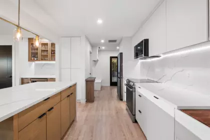 Kitchen Island Photo of 3812 Dalkeith Drive, North Vancouver, BC